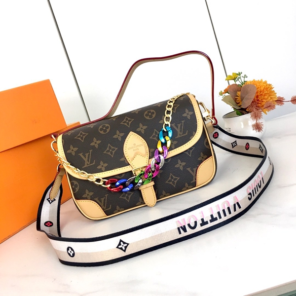 ルイヴィトンバッグ背面デザイン